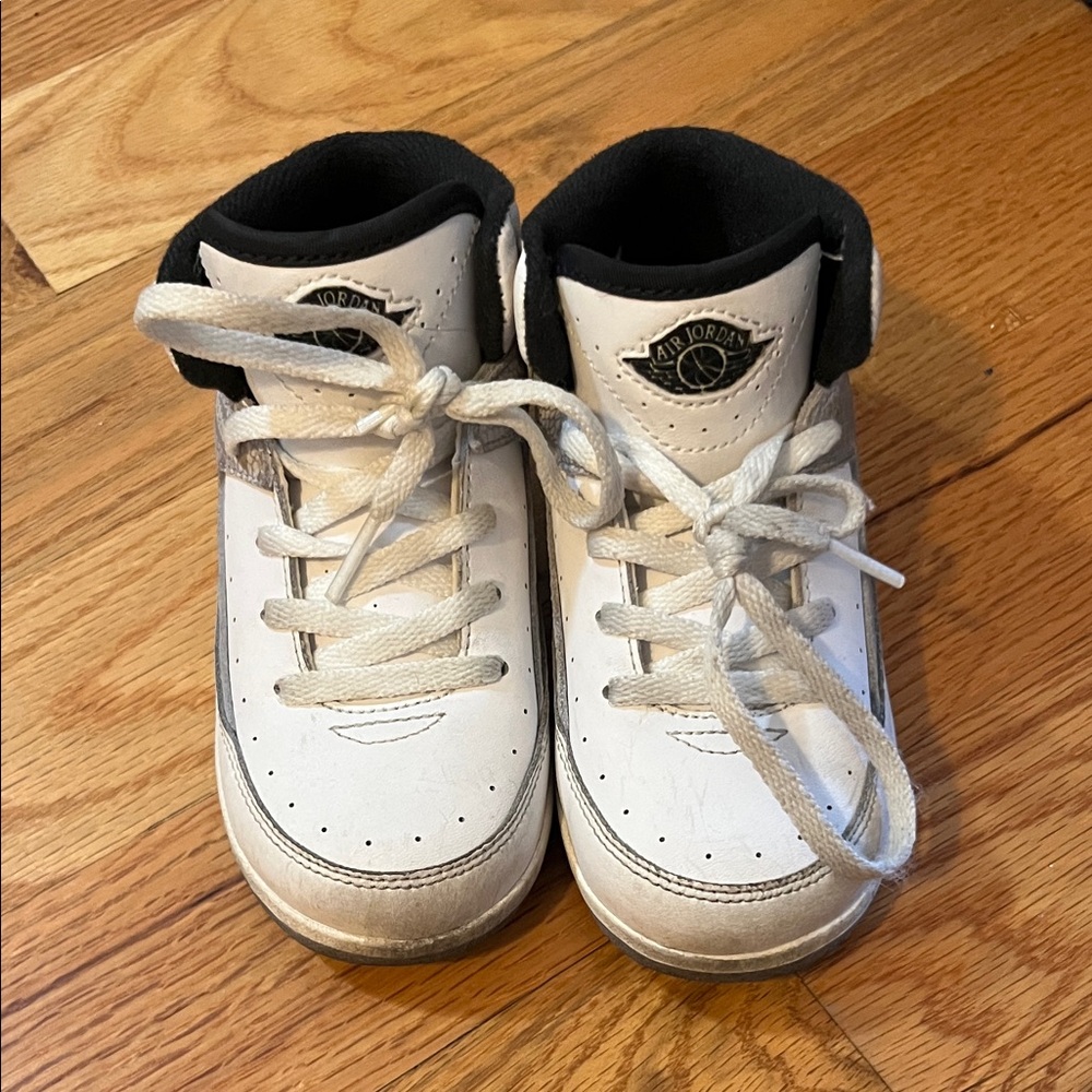 Black Jordan’s , Toddler size 10C…needs a good cleaning but no scuff marks .